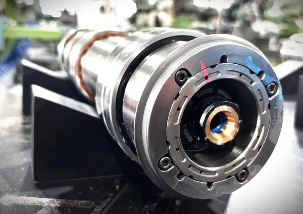 Vreteno Chiron FZ12 HSK40 v dielni PSW, záber 1 z 2