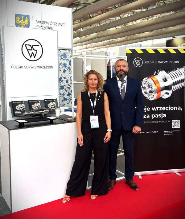 Zástupcovia Polski Serwis Wrzecion na stánku počas veľtrhu MSPO v Kielcach, záber 2 z 2
